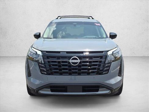 Used 2026 Nissan Pathfinder Platinum FWD image 2