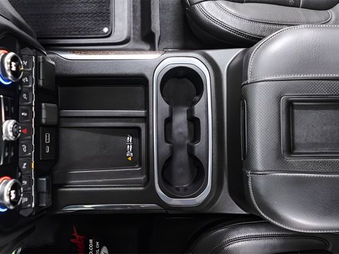 Used 2022 GMC Sierra 3500 Denali w/ Denali Ultimate Package image 17