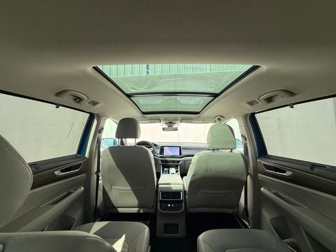 Certified 2025 Volkswagen Atlas SEL image 12