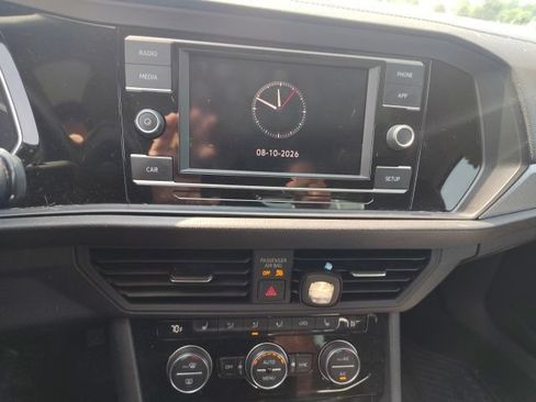 Used 2019 Volkswagen Jetta SE FWD image 9