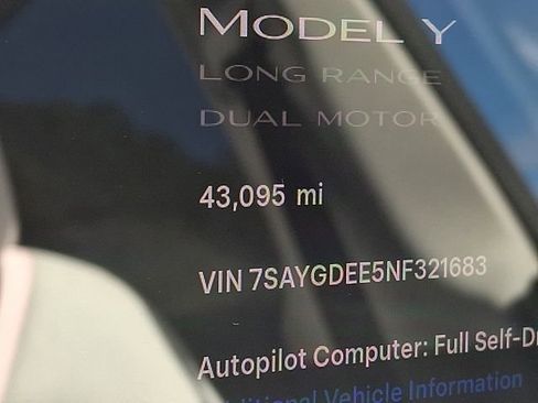 Used 2022 Tesla Model Y Long Range image 24