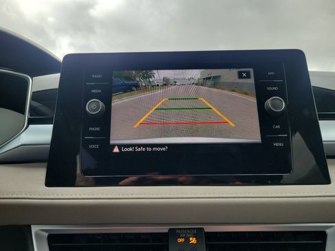 Used 2025 Volkswagen Taos SE image 23