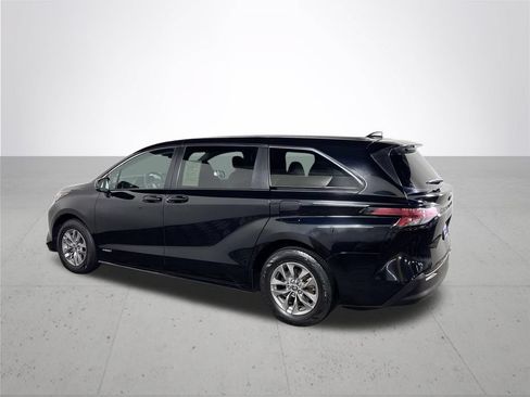 Used 2021 Toyota Sienna LE FWD image 8
