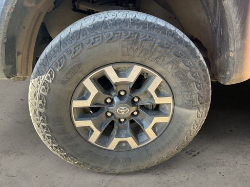 Used 2022 Toyota Tacoma TRD Off-Road w/ TRD Premium Off Road Package AWD/4WD image 9