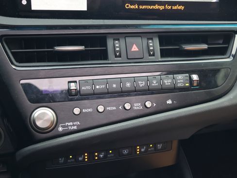 Certified 2025 Lexus ES 350 Ultra Luxury image 26