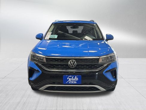 Used 2024 Volkswagen Taos SE w/ Panoramic Sunroof Package AWD/4WD image 2