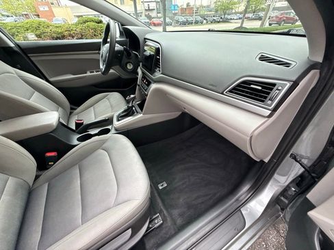Used 2017 Hyundai Elantra SE image 40