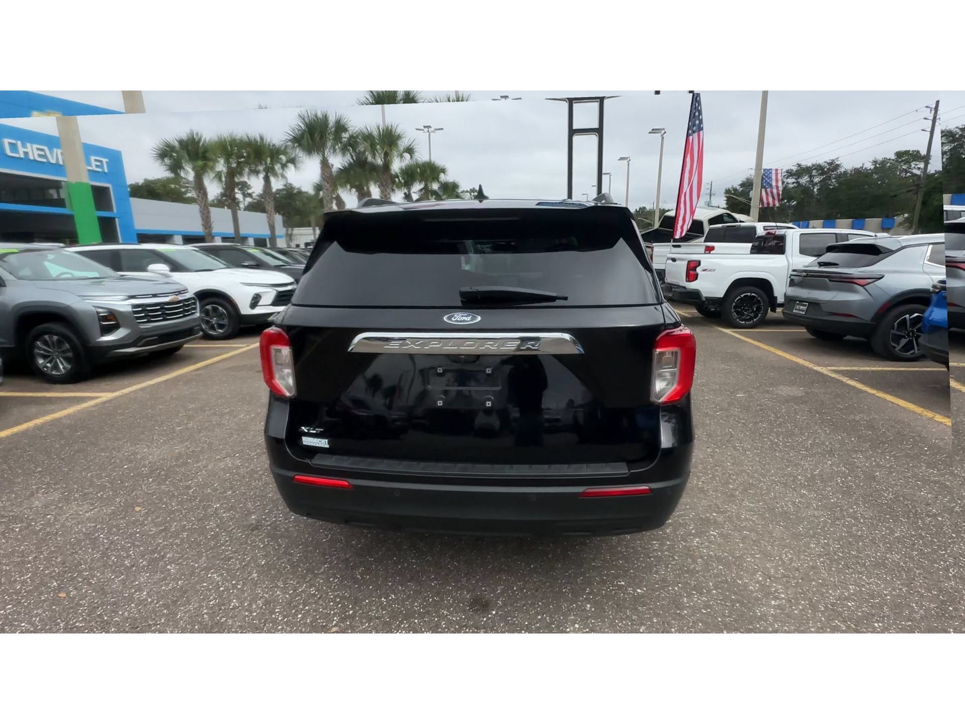 Used 2021 Ford Explorer XLT RWD image 3