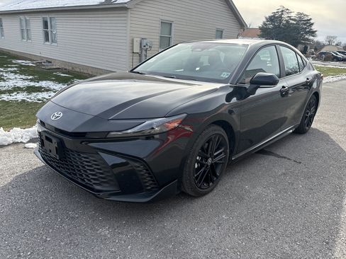 Used 2025 Toyota Camry SE image 8