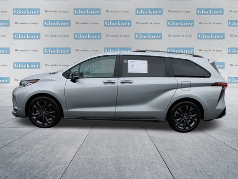 Used 2025 Toyota Sienna XSE w/ XSE Premium Package image 9