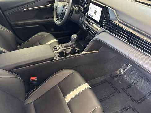 Used 2025 Toyota Camry SE w/ Convenience Package FWD image 17