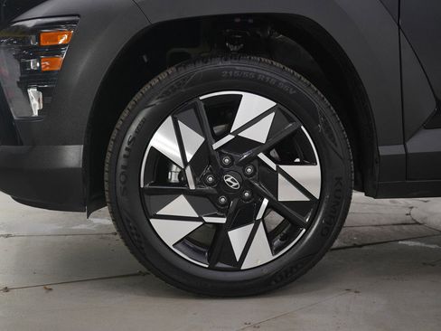 Used 2025 Hyundai Kona SEL image 30