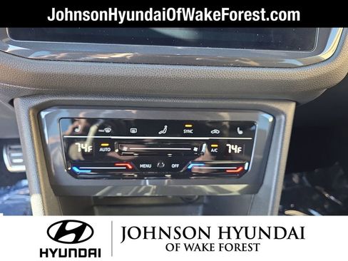 Used 2023 Volkswagen Tiguan SE R-Line image 32