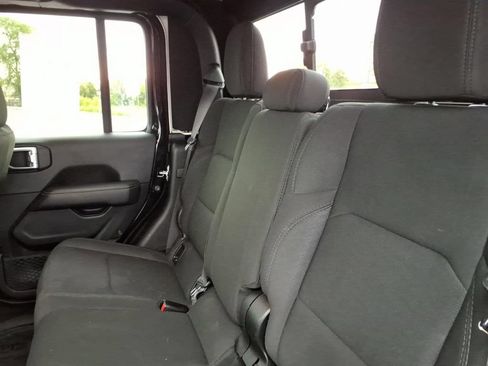 Certified 2020 Jeep Gladiator Overland AWD/4WD image 11