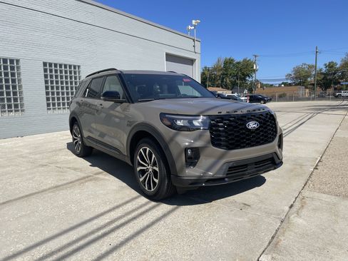 New 2027 Ford Explorer ST-Line AWD/4WD image 1