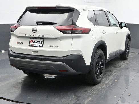 Used 2023 Nissan Rogue SV image 10