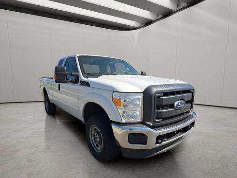 Used 2015 Ford F250 XL w/ Power Equipment Group AWD/4WD image 7
