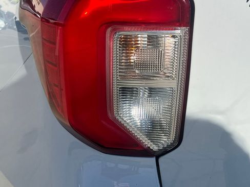 Used 2020 Ford Explorer XLT w/ Equipment Group 202A image 12