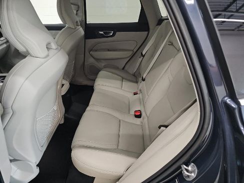 Used 2022 Volvo XC60 T8 Inscription w/ Advanced Package AWD/4WD image 4