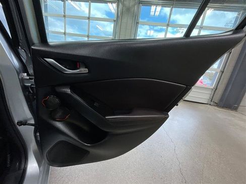 Used 2018 MAZDA MAZDA3 Touring FWD image 23