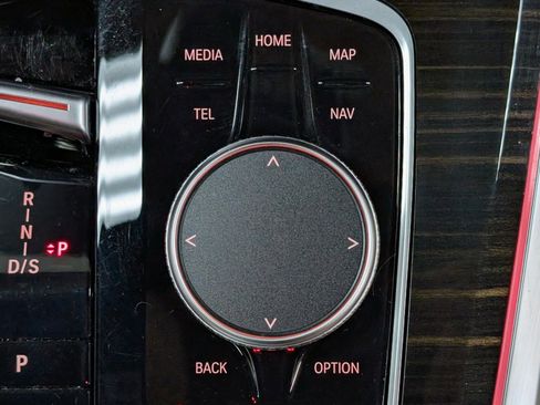 Used 2025 BMW X5 xDrive50e w/ M Sport Package image 27