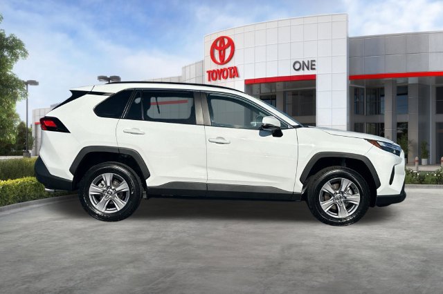 Used 2025 Toyota RAV4 XLE w/ Convenience Package FWD image 3
