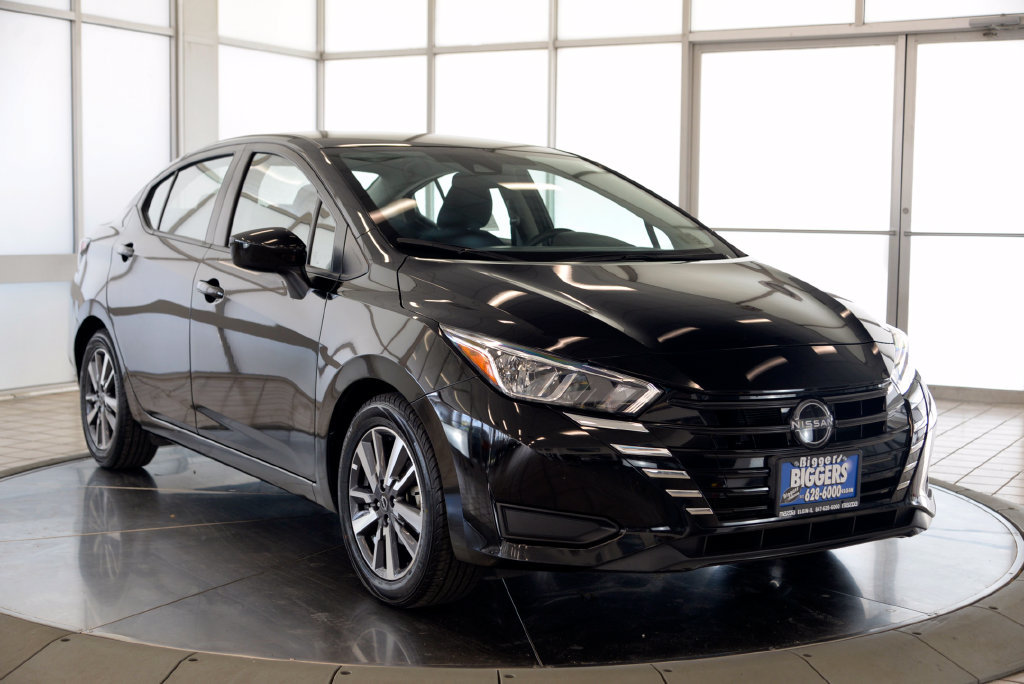 Used 2023 Nissan Versa SV FWD image 2