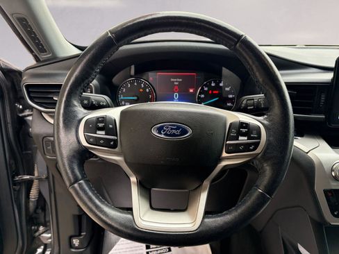 Used 2022 Ford Explorer XLT w/ Equipment Group 202A image 12