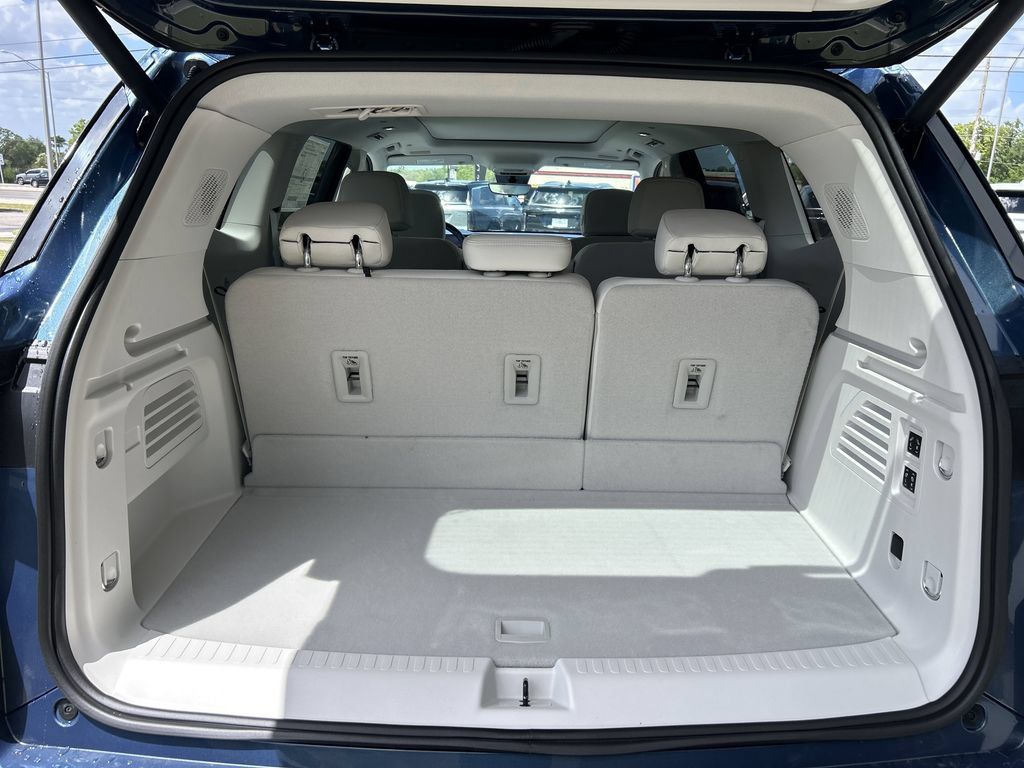 Certified 2026 Buick Enclave Avenir w/ Super Cruise Package FWD image 11