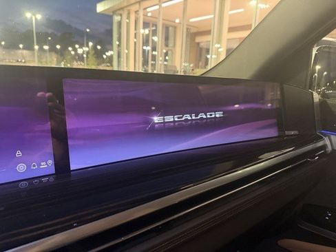 Used 2025 Cadillac Escalade Premium Luxury image 21