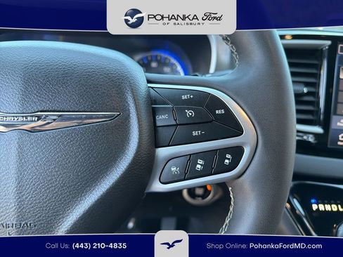 Used 2025 Chrysler Pacifica Select FWD image 16