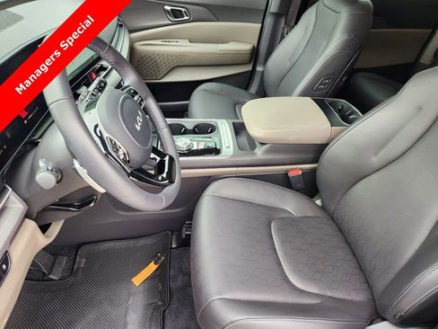 New 2026 Kia Carnival EX FWD image 9