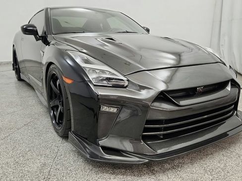 Used 2018 Nissan GT-R Premium AWD/4WD image 12
