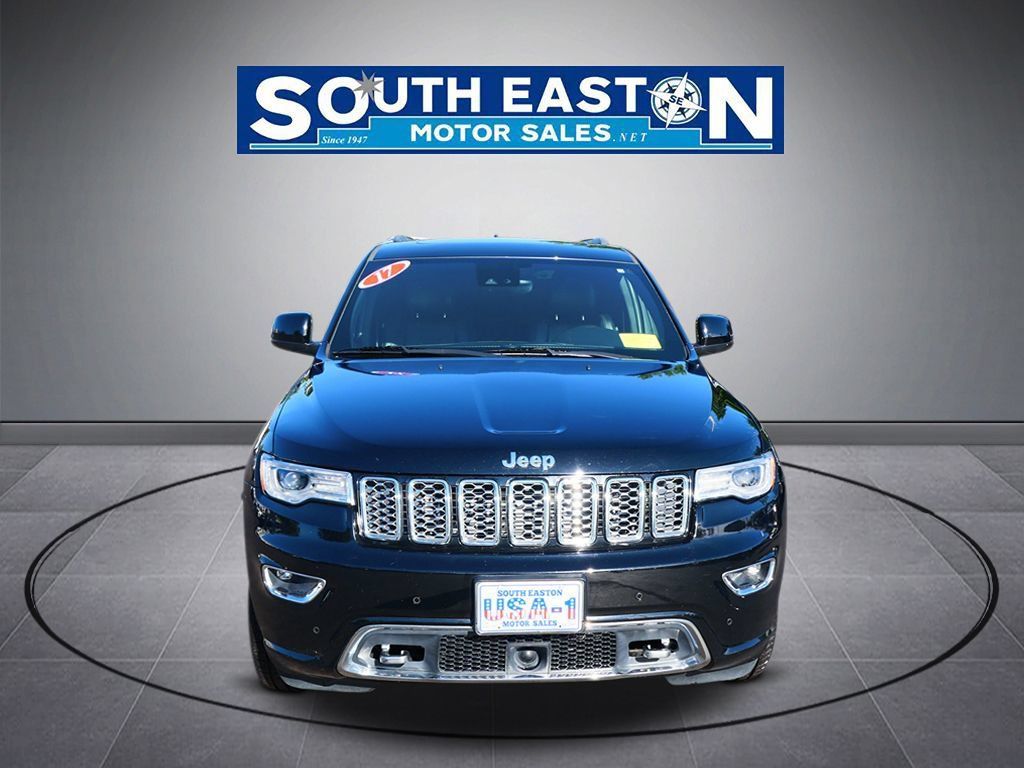 Used 2017 Jeep Grand Cherokee Overland w/ Jeep Active Safety Group AWD/4WD image 3