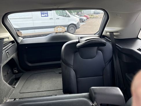Used 2018 Volvo XC90 T5 Momentum w/ Convenience Package AWD/4WD image 13