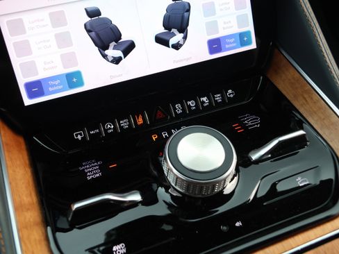 Used 2023 Jeep Grand Wagoneer Series III image 28