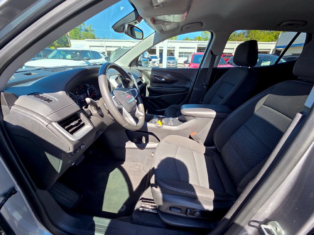 Used 2023 GMC Terrain SLE w/ Driver Convenience Package FWD image 15
