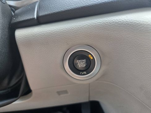 Used 2017 Chrysler Pacifica LX FWD image 58