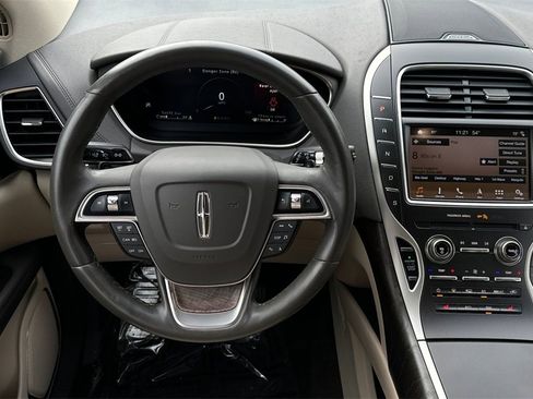 Used 2019 Lincoln Nautilus Select image 14