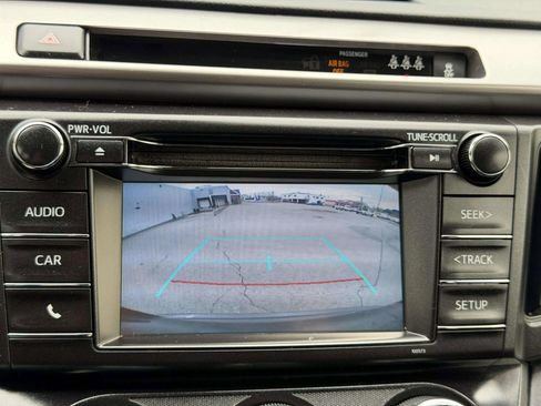 Used 2017 Toyota RAV4 LE AWD/4WD image 30