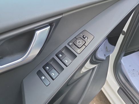 Used 2024 Kia Niro EX w/ EX Cold Weather Package image 16