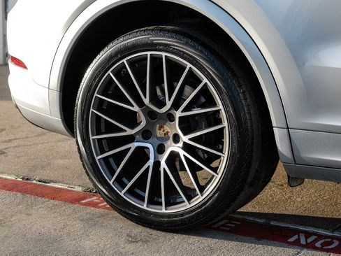 Used 2020 Porsche Cayenne image 48