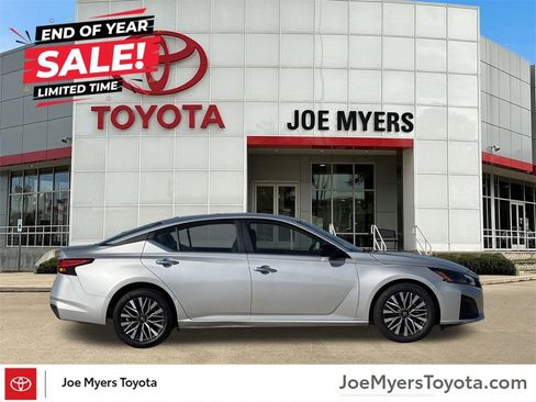 Used 2024 Nissan Altima 2.5 SV image 4