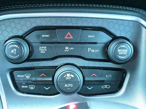 Used 2015 Dodge Challenger SXT Plus RWD image 18