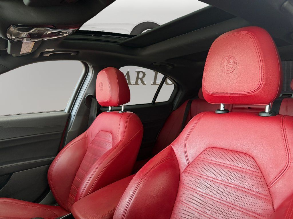 Used 2023 Alfa Romeo Giulia Sprint AWD/4WD image 9