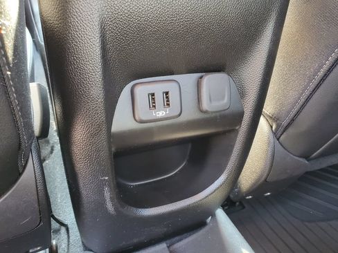 Used 2021 Chevrolet Colorado Z71 AWD/4WD image 33
