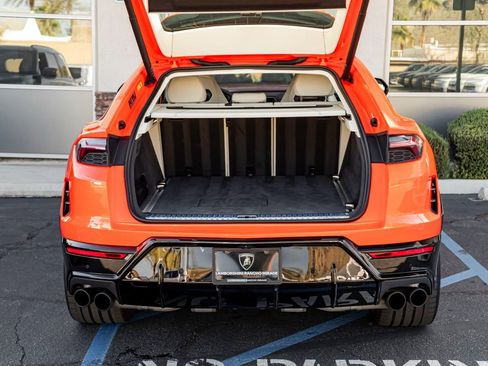 Used 2025 Lamborghini Urus SE image 21