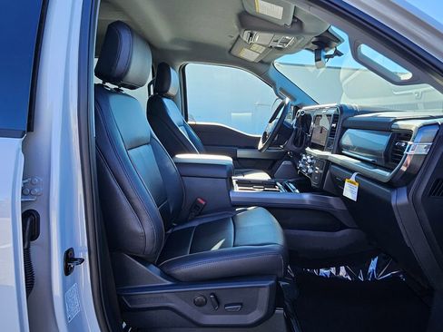 New 2026 Ford F250 Lariat w/ Black Appearance Package image 28