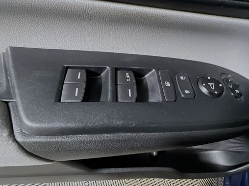 Used 2019 Honda CR-V LX image 18