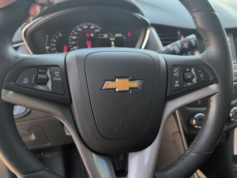Used 2022 Chevrolet Trax LT w/ Driver Confidence Package AWD/4WD image 11